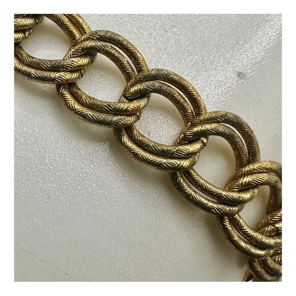 Monet gold tone vintage link bracelet with safety chain - Picture 5 of 7